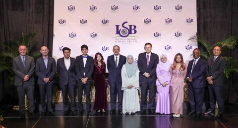 Group photo shows Dato Seri Paduka Awang Haji Ahmad bin Pehin Or